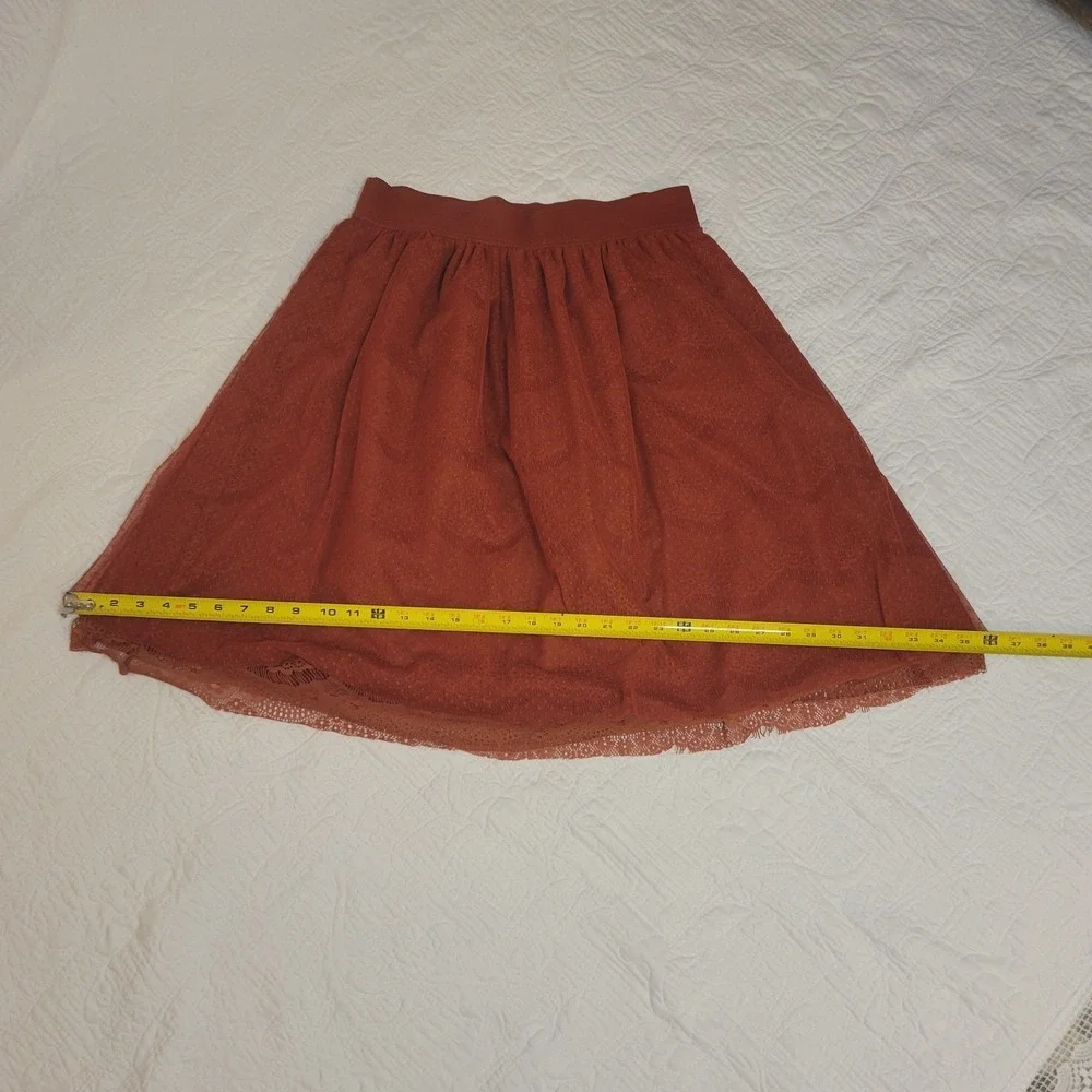 DownEast Rust Orange Lace Mesh Skirt Womens Medium‎ Scalloped Hem Knee Length